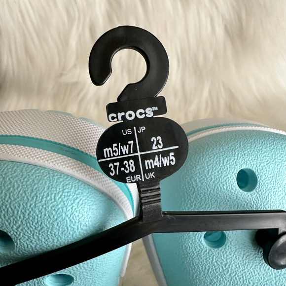 NEW CROCS UNISEX ADULT CROCBAND CLOG IN ICE BLUE SIZE 7W / 5M - Picture 4 of 6